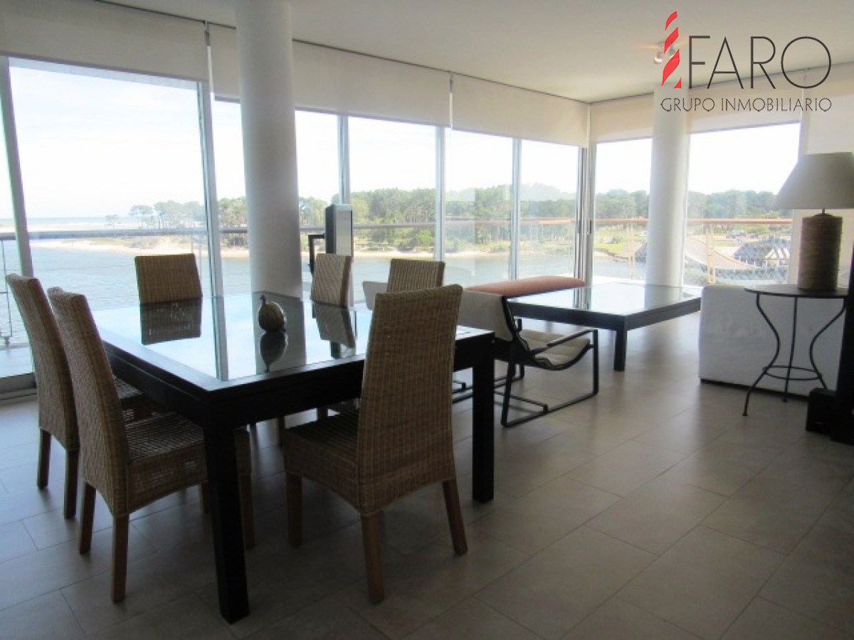 Apartamento en La Barra 3 dormitorios con balcón - FAR32598A