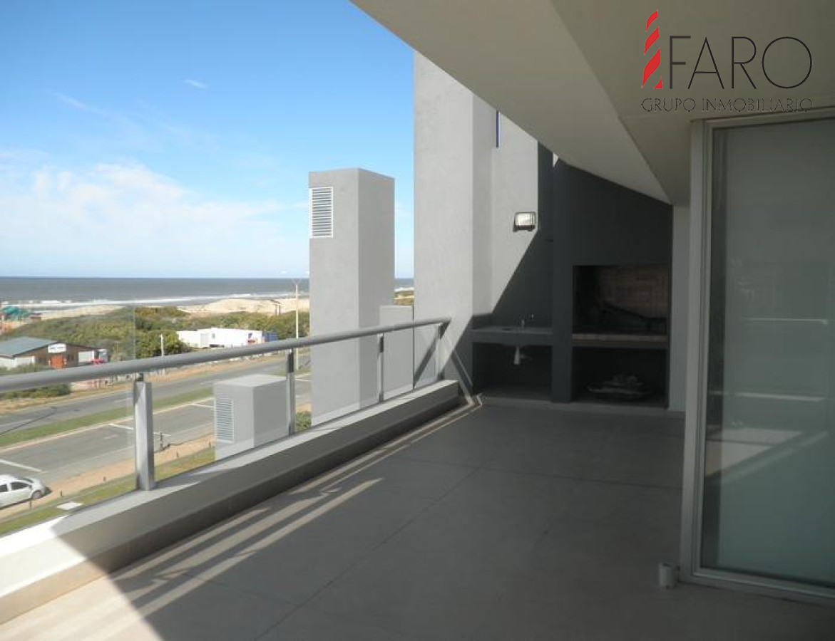 Apartamento en la Brava 3 dormitorios con parrillero y balcón - FAR32825A