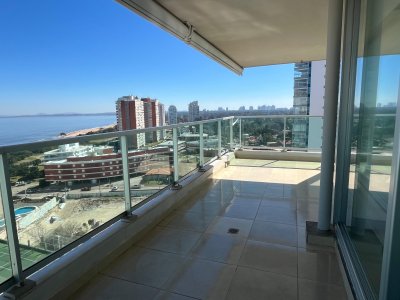 Apartamento en excelente ubicación con vista al mar.