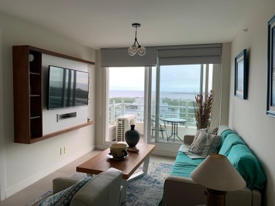 Piso alto en torre con servicios