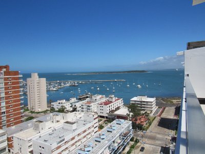 Apartamento en la Península 2 dormitorios con terraza y parrillero