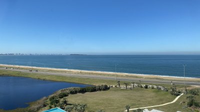 Te imaginas vivir viendo la reconocida postal de la entrada a Punta del Este?