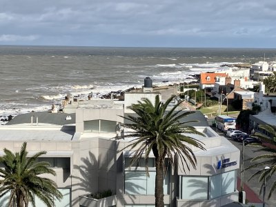 Apartamento en venta en Peninsula con Vista al Mar.