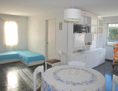 Apartamento en Mansa 1 dormitorio 1 baño cochera