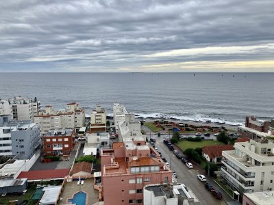 Apartamento en Venta en Península , Punta del Este , 3 dormitorios y servicio