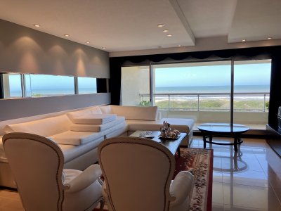 Apartamento en Brava 3 dormitorios con terraza y 2 cocheras
