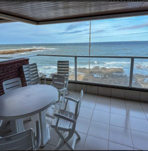 Venta Apartamento 2 Dormitorios primera línea al mar Península Punta del Este