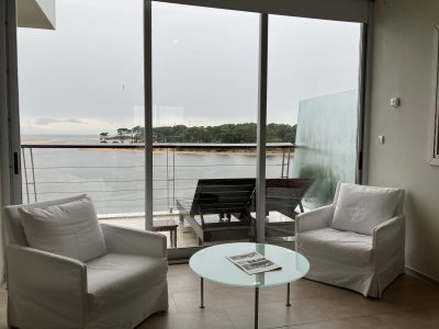 Apartamento en La Barra 3 Dormitorios con Vista directa al Mar, En Venta