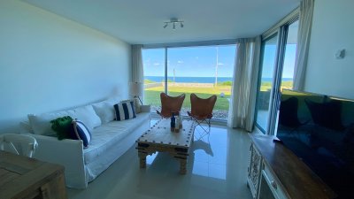 Apartamento Moderno en Primera Línea al Mar