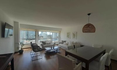 Apartamento en playa Brava parada 2 en excelente estado.