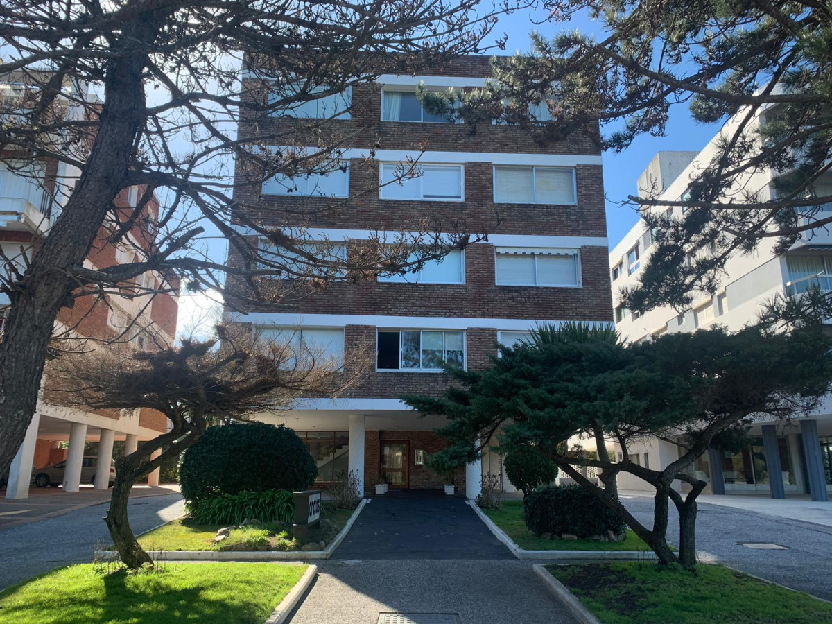 Apto en playa mansa 1 dormitorio