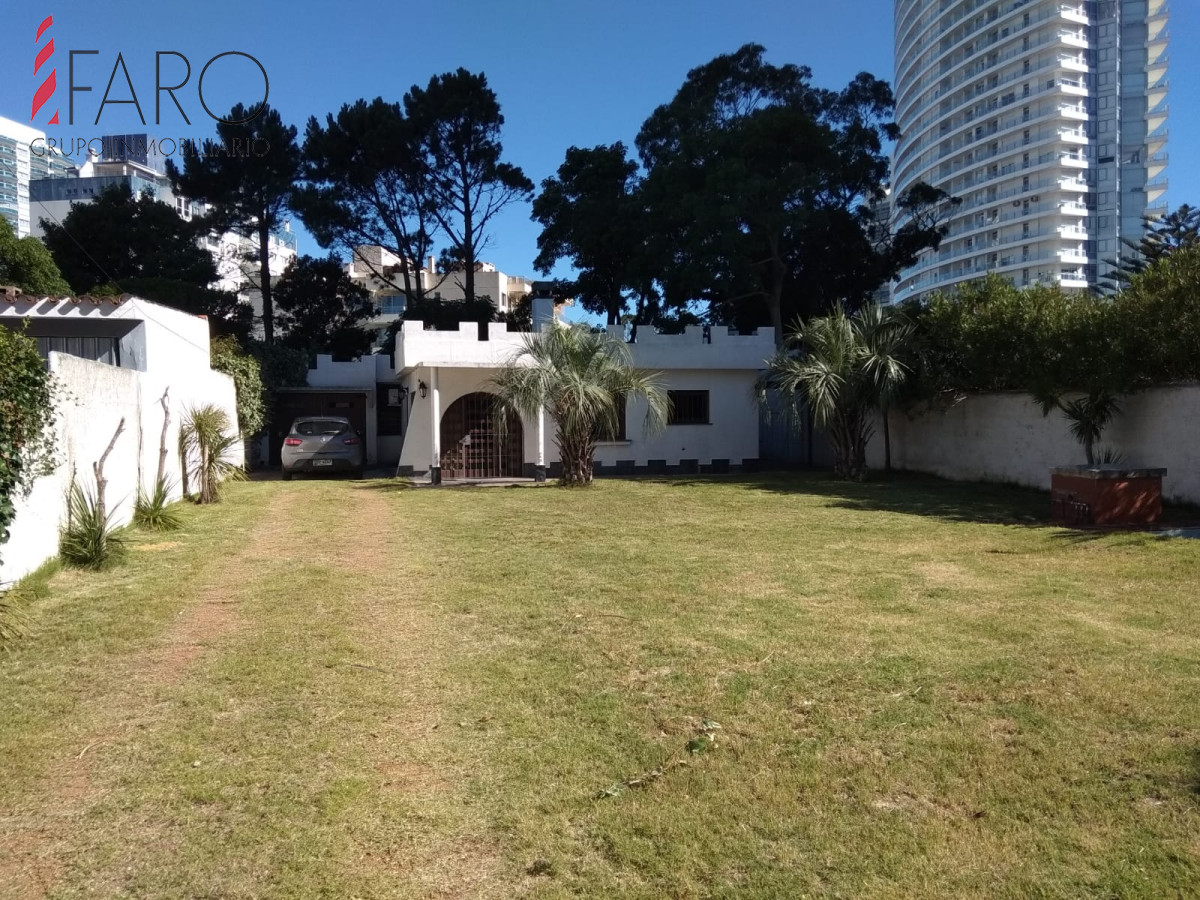 Casa en Mansa 2 dormitorios y dependencia, cochera - FAR32930C