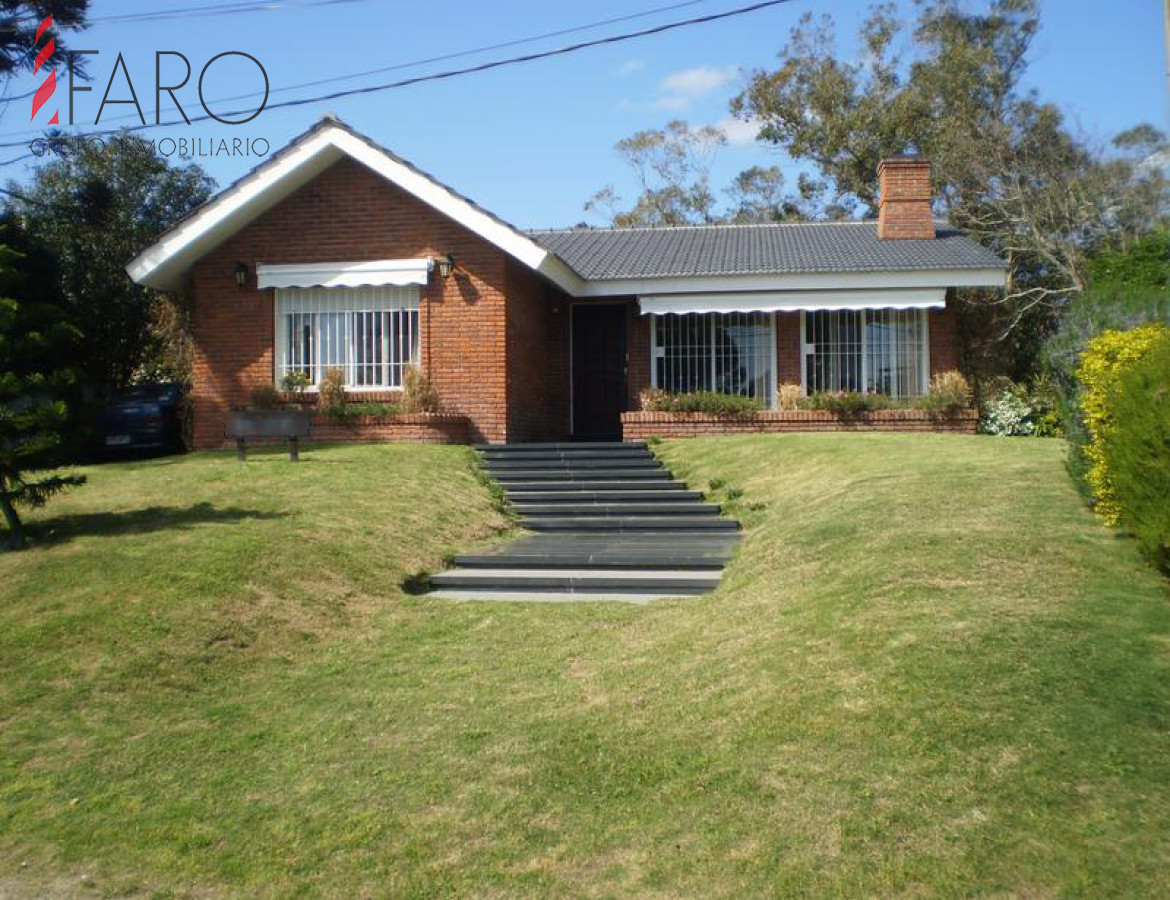 Casa en Mansa 4 dormitorios 3 baños parrillero - FAR33173C