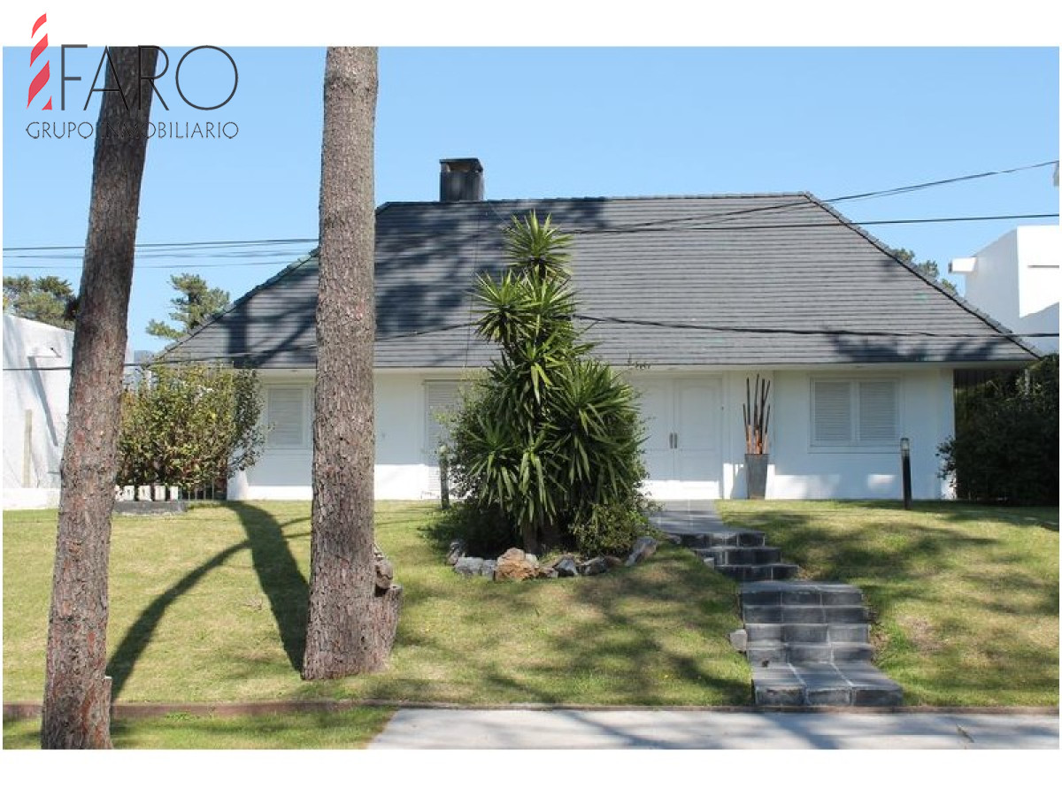 Casa en San Rafael 4 dormitorios y dependencia con piscina y parrillero - FAR33744C