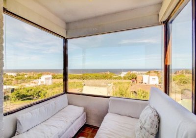 Casa en Altos de Punta Piedras 4 dormitorios y dependencia con parrillero techado