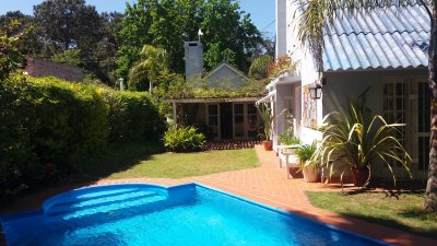 Casa cómoda y funcional,lista para entrar.Piscina y barbacoa 