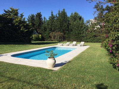 Casa en Rincón del Indio 3 dormitorios piscina
