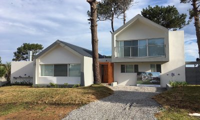 Casa en José Ignacio 5 dormitorios y dependencia con piscina y parrillero