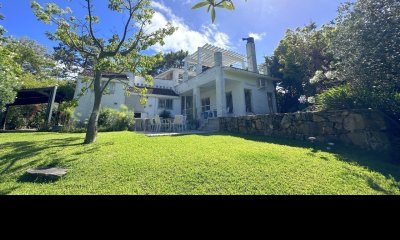 Casa En Venta en Playa Mansa, Pinares. Punta del Este. 5 Dormitorios A 300 Metros Del Mar