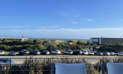 Elegancia Moderna con Vistas Panorámicas en La Petanque