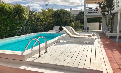 Casa en La Barra 4 dormitorios con piscina, parrillero y cochera