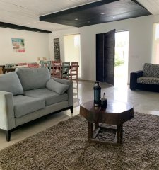 Moderna Casa en Barrio Cerrado de Punta del Este: ¡A Minutos de Punta Ballena!
