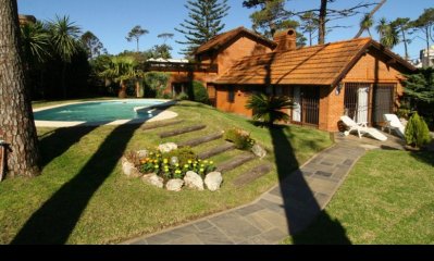 Casa en Mansa 4 dormitorios con piscina y parrilla