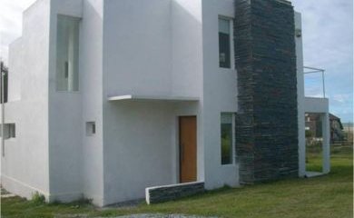 Casa en Punta Piedras 3 dormitorios en 2 plantas