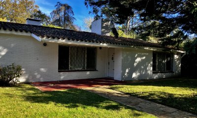 Oportunidad destacada.Construcción solida sobre muy buen terreno, ubicada en Golf