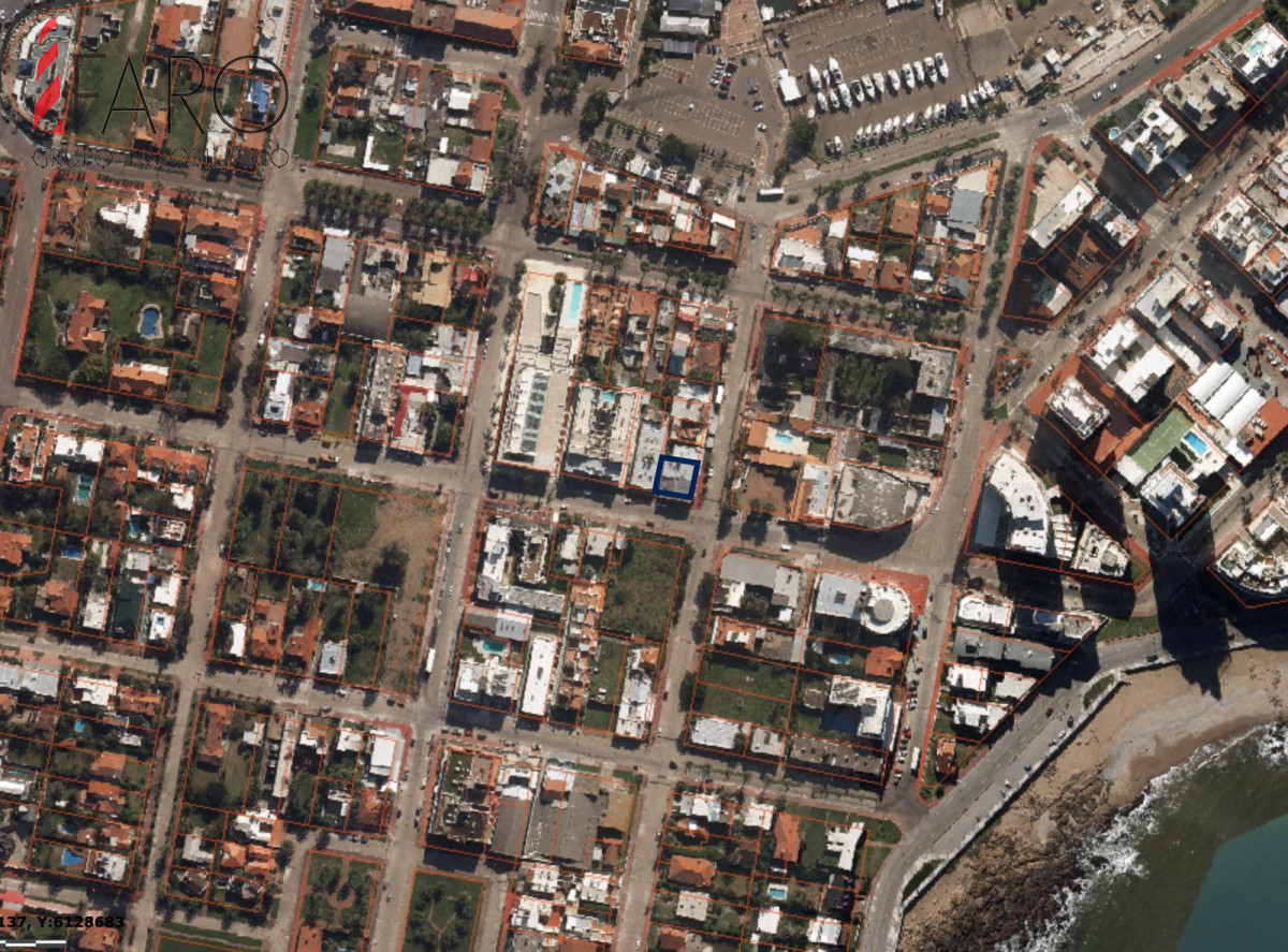 Excelente esquina en venta, a tan solo 100 mts del puerto de Punta del Este - FAR42179L