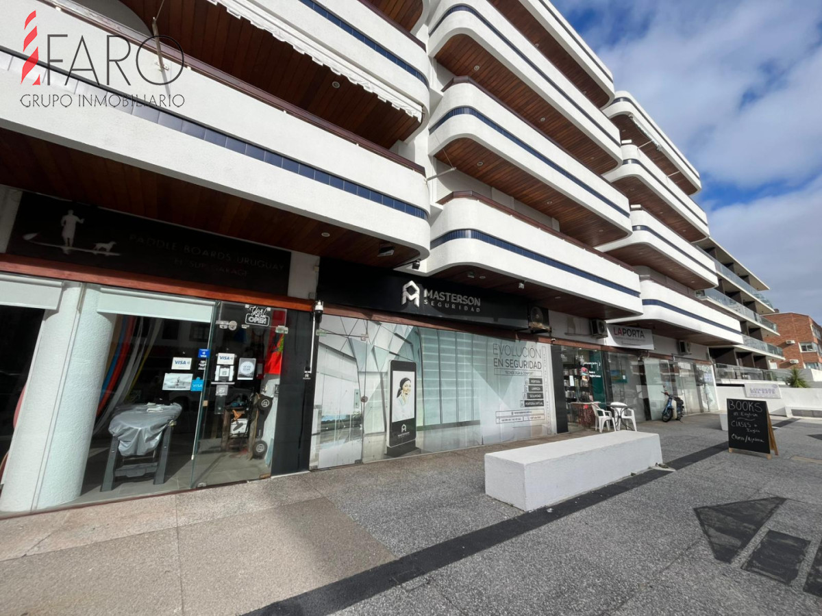 Local en venta en Peninsula con Renta. - FAR43268L