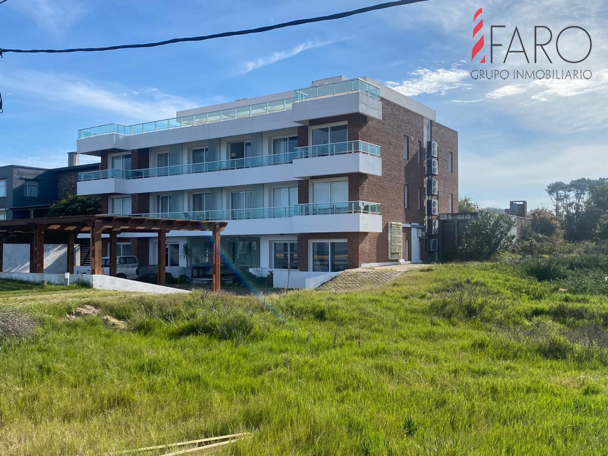 Apartamento en venta frente al mar en zona Piedras del chileno