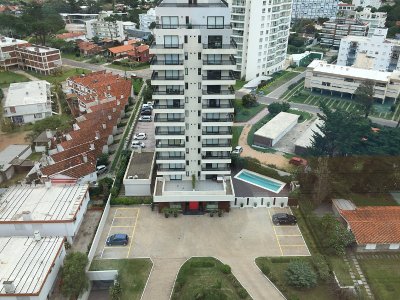 Penthouse en alquiler a metros de playa brava