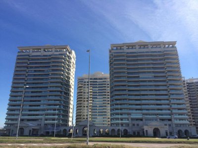 Apartamento en Brava 4 dormitorios 4 baños, garage