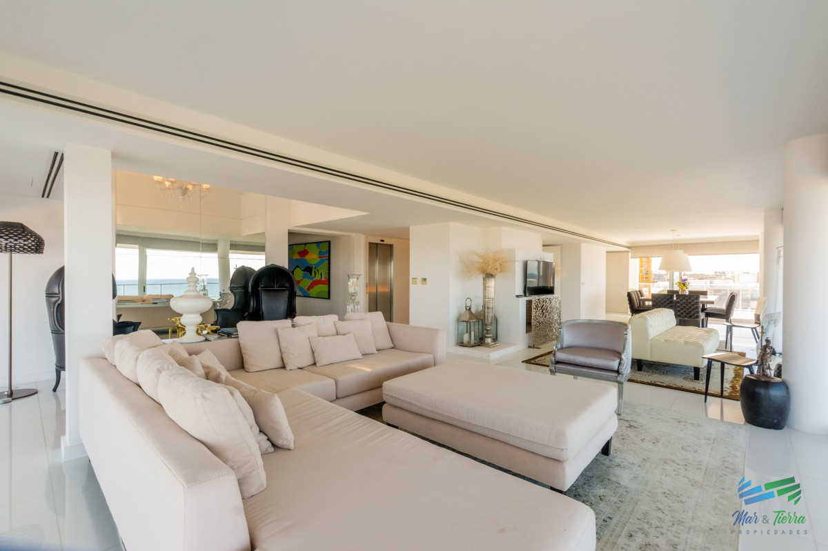 Apartamento ID.5128 - Penthouse duplex 4 dormitorios Playa Brava - Punta del Este