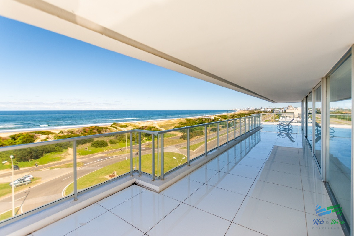 Apartamento ID.5128 - Penthouse duplex 4 dormitorios Playa Brava - Punta del Este