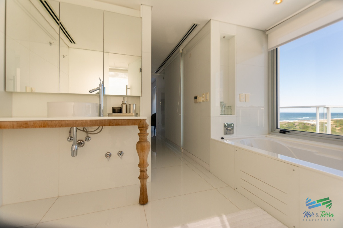 Apartamento ID.5128 - Penthouse duplex 4 dormitorios Playa Brava - Punta del Este