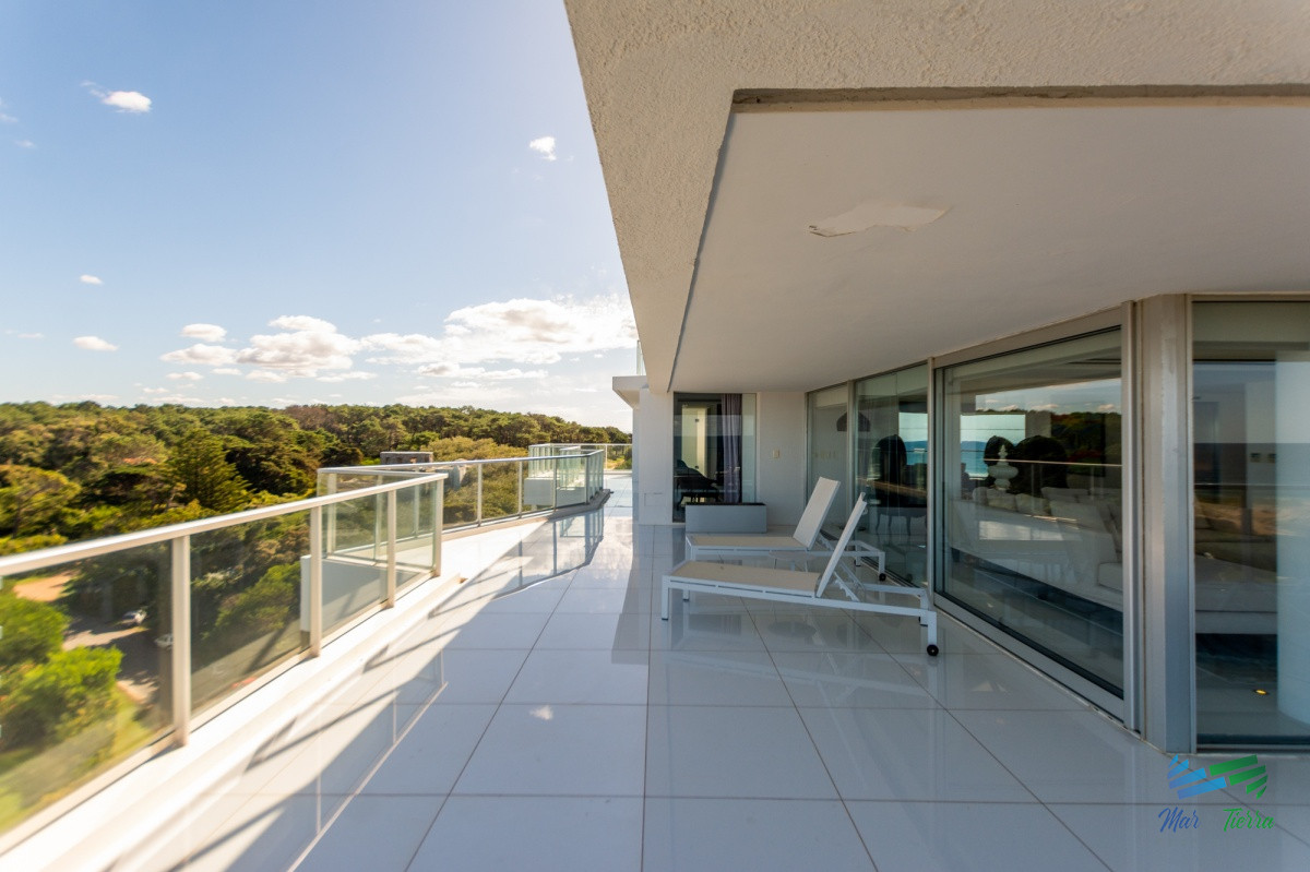 Apartamento ID.5128 - Penthouse duplex 4 dormitorios Playa Brava - Punta del Este