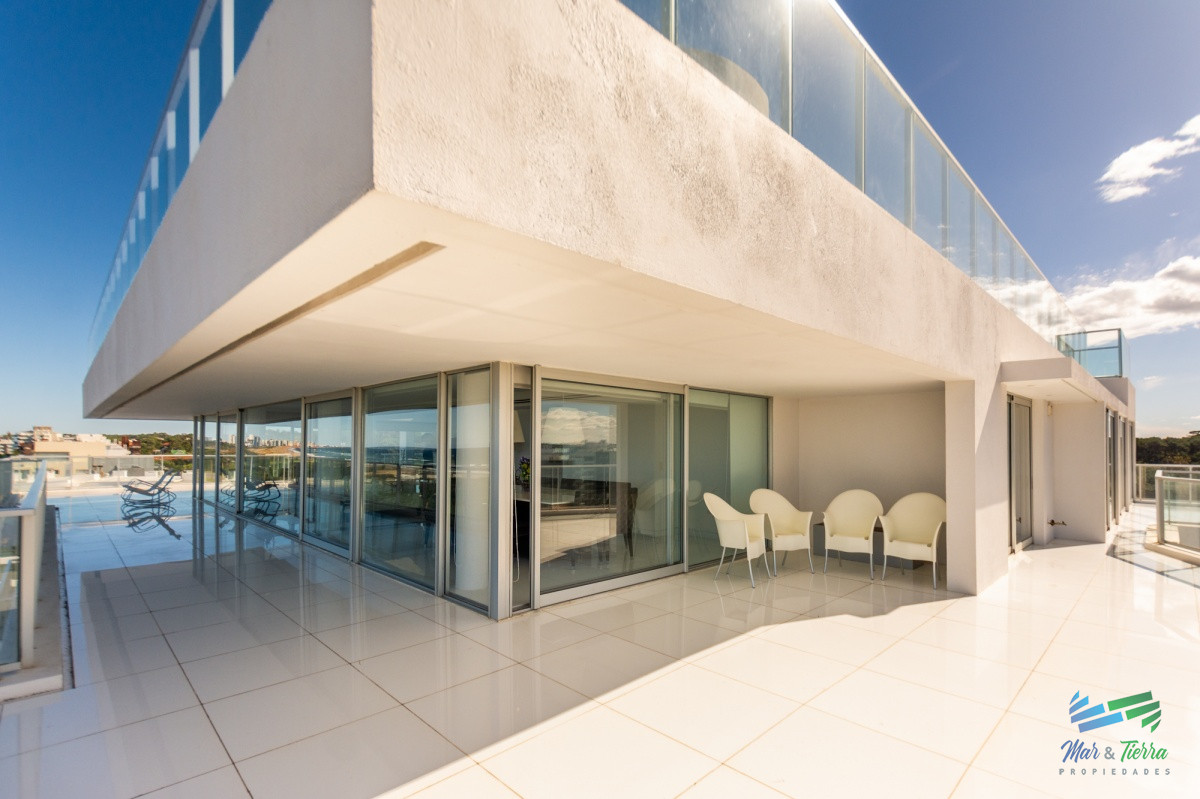 Apartamento ID.5128 - Penthouse duplex 4 dormitorios Playa Brava - Punta del Este