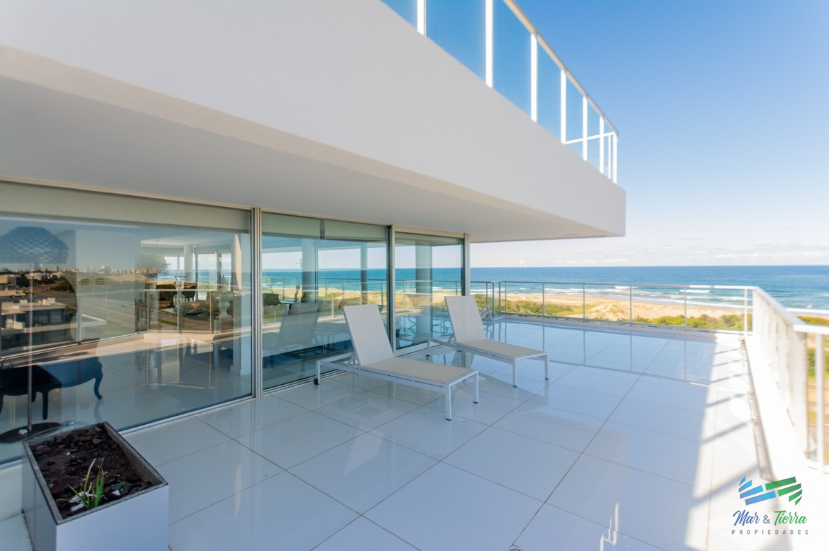Apartamento ID.5128 - Penthouse duplex 4 dormitorios Playa Brava - Punta del Este