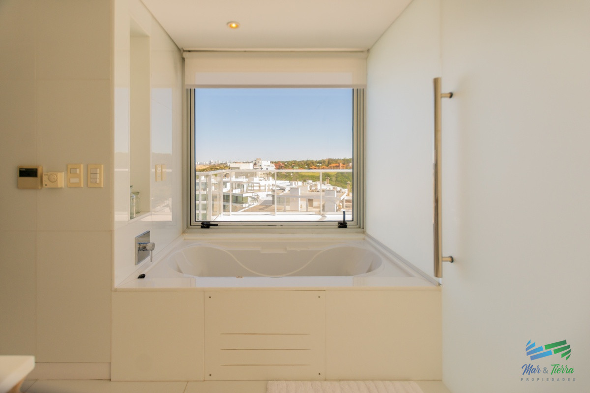 Apartamento ID.5128 - Penthouse duplex 4 dormitorios Playa Brava - Punta del Este