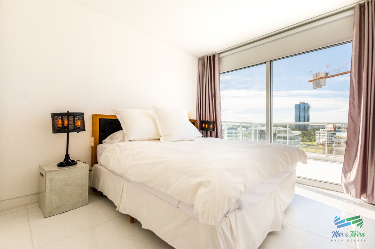 Apartamento ID.5128 - Penthouse duplex 4 dormitorios Playa Brava - Punta del Este