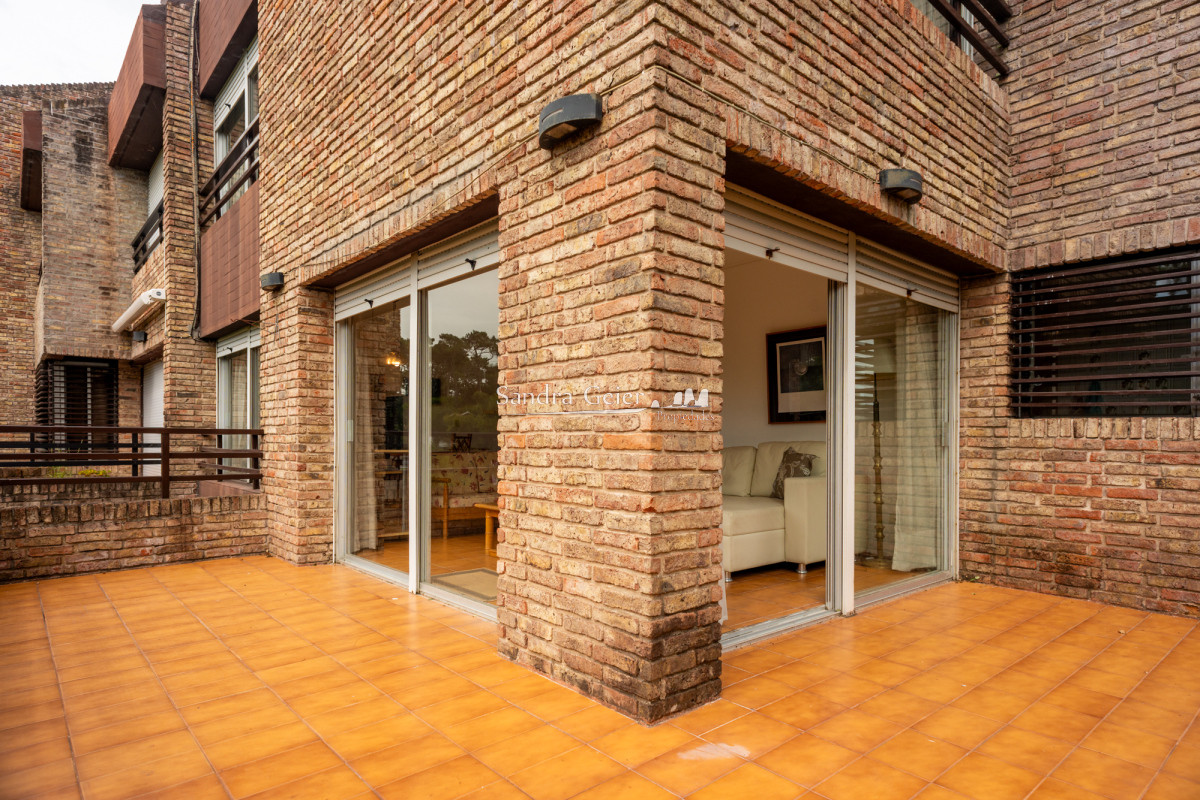 Apartamento ID.2764 - 3 dormitorios playa mansa cerca del mar