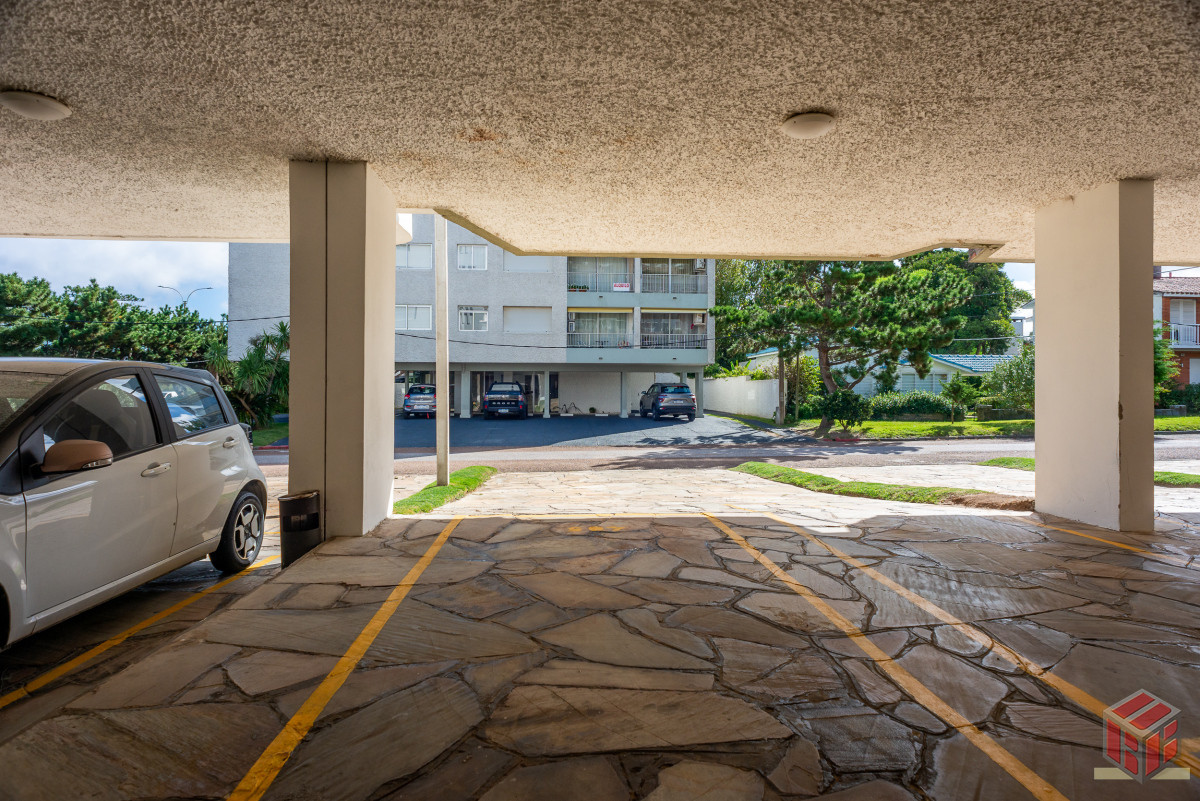 Apartamento ID.8985 - 1 dormitorio con vista al mar playa mansa, PRIMERA LINEA