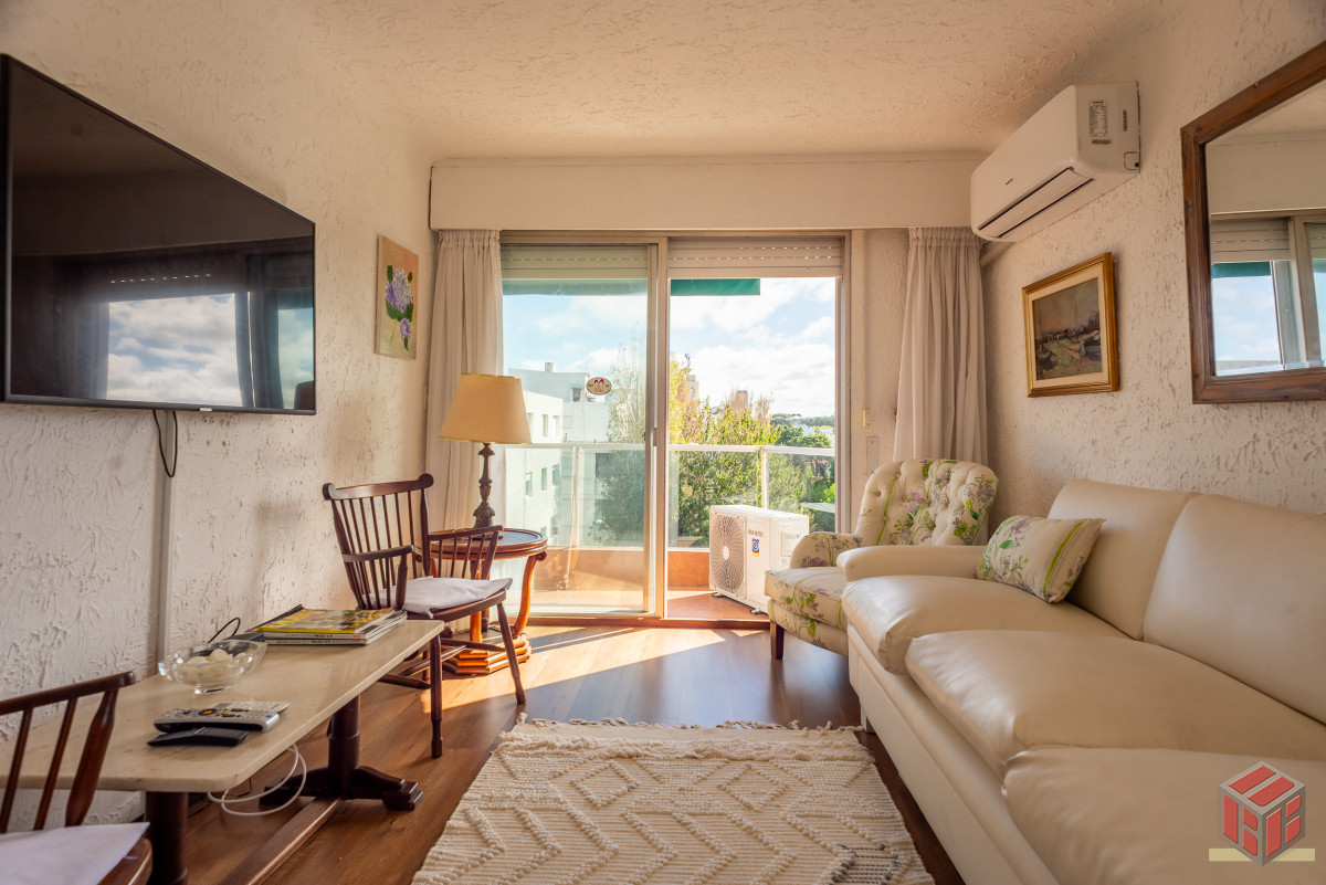 Apartamento ID.8985 - 1 dormitorio con vista al mar playa mansa, PRIMERA LINEA