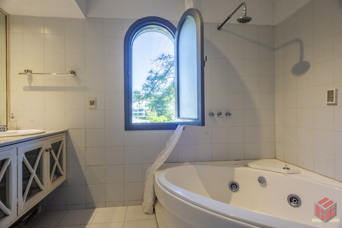 Casa ID.8780 - casa con piscina 5 dormitorios en suite, escritorio jardin amplio