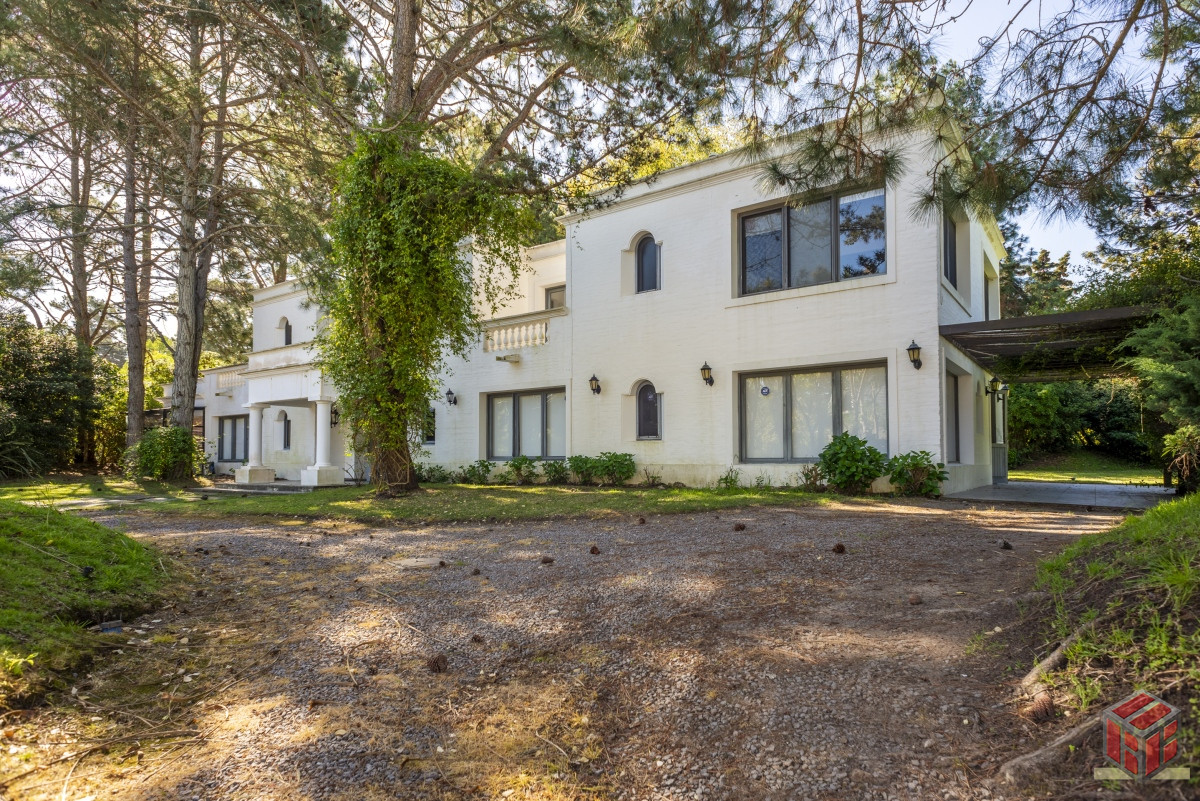 Casa ID.8780 - casa con piscina 5 dormitorios en suite, escritorio jardin amplio