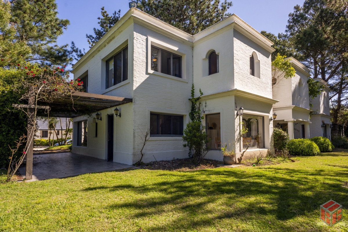 Casa ID.8780 - casa con piscina 5 dormitorios en suite, escritorio jardin amplio