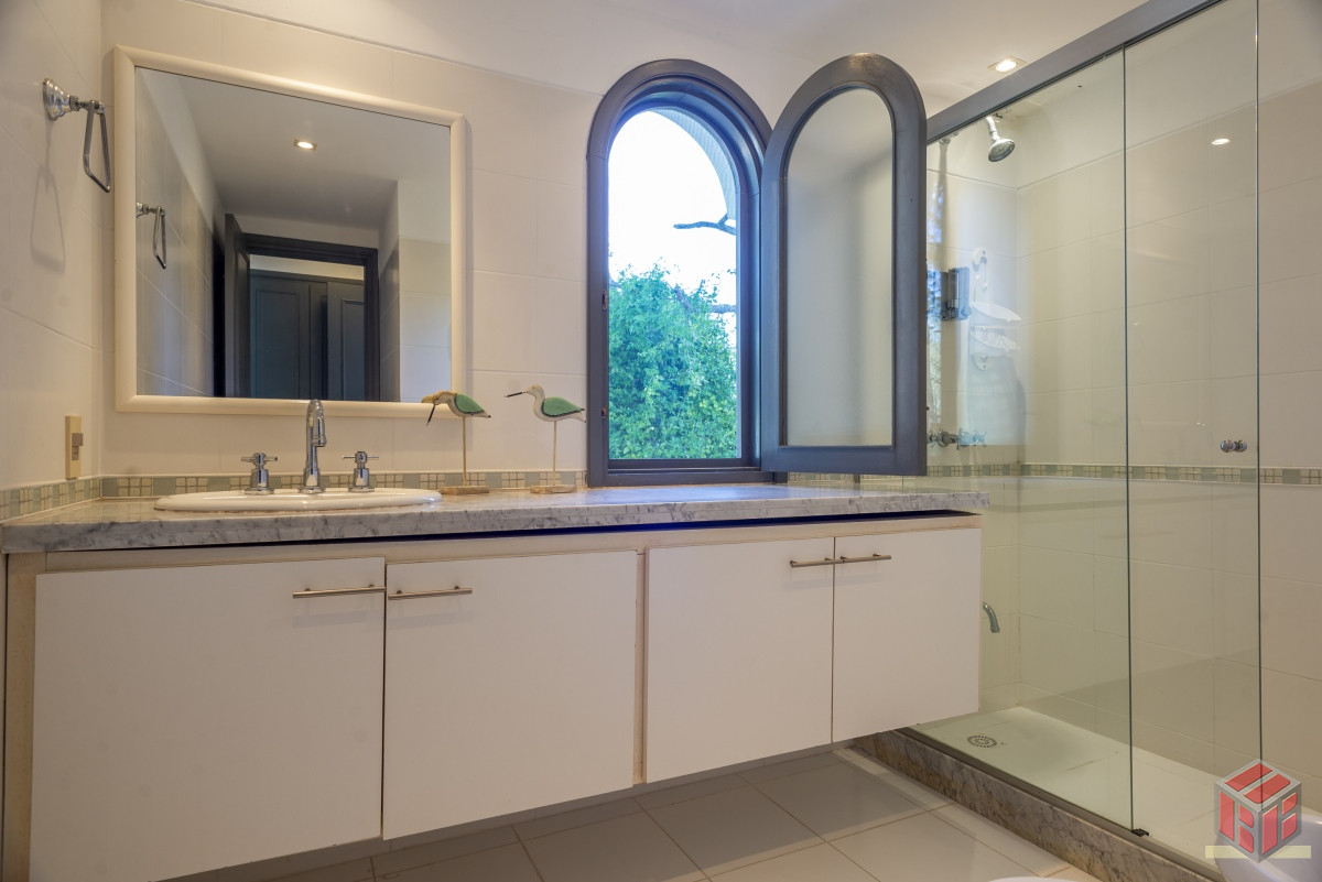 Casa ID.8780 - casa con piscina 5 dormitorios en suite, escritorio jardin amplio