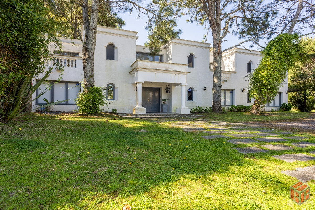 Casa ID.8780 - casa con piscina 5 dormitorios en suite, escritorio jardin amplio